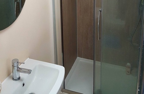 Bourton-on-the-Water House | The ugly duckling! Great for couples or families