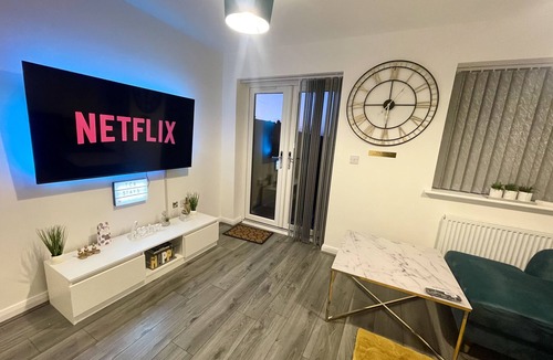 Kirkdale House | The Valley - Luxurious New Build House W/Anfield Stadium View!
