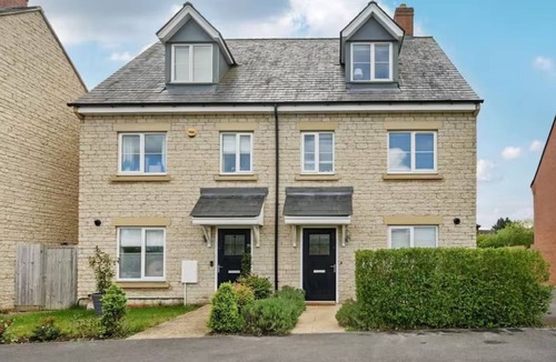 Bicester House | The Vulcan View - a house that sleeps 5 guests in 3 bedrooms