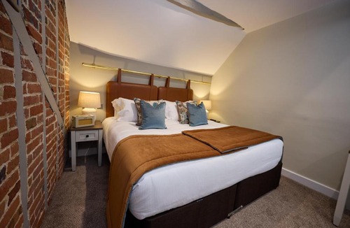 Ampthill Hotel | The White Hart, Ampthill, Bedfordshire - Acorn Pubs