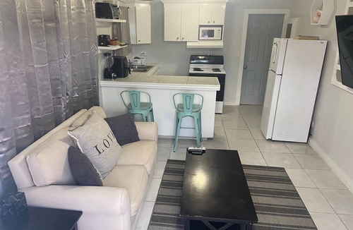 Nassau Apartment | TheRedDoor@ShermanAve near Downtown Nassau