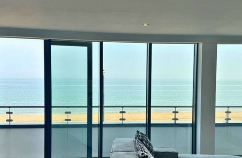 Ramsgate Apartment | This apartment is a 2 bedroom(s), 2 bathrooms, located in Ramsgate, England.