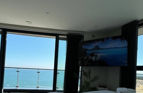 Ramsgate Apartment | This penthouse is a 2 bedroom(s), 2 bathrooms, located in Ramsgate, England.