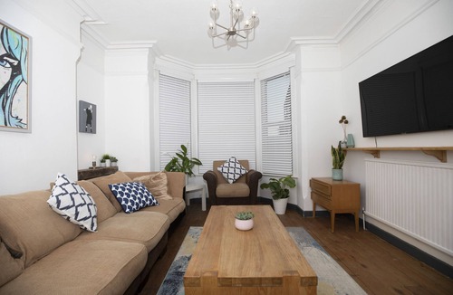 Sneinton House | This Pristine&Spacious 5bed secure home awaits you