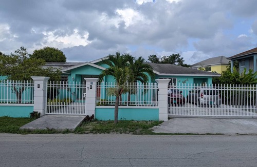 Nassau Apartment | Three A's Getaway, 15 min walk to sun, sand and sea!