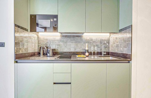Farringdon Apartment | Three-bedroom Penthouse at Farringdon by Dmontrio
