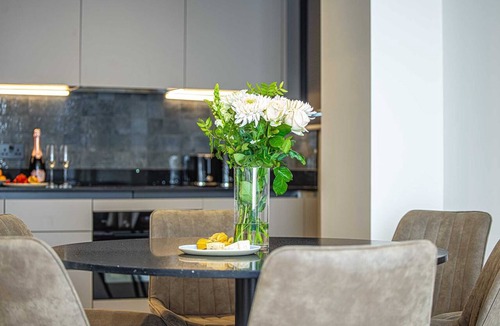 Farringdon Apartment | Three-bedroom Penthouse at Farringdon by Dmontrio