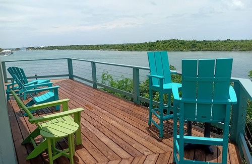 Lubbers Quarters Cay House | Tide's Edge-a Large 4B4B house in marvelous Marsh Harbour with AC, Private Dock