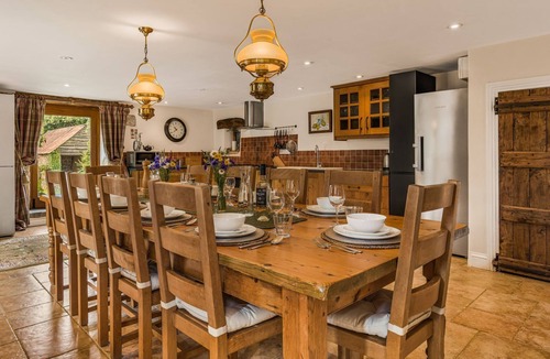 Andoversford Cottage | Tom's Barn - sleeps 10 guests in 5 bedrooms