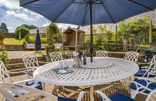 Andoversford Cottage | Tom's Barn - sleeps 10 guests in 5 bedrooms