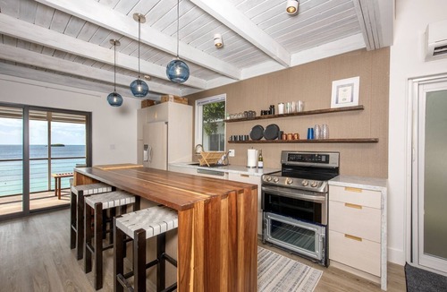 Savannah Sound House | Touch Of Class Estate 5 Bedroom Estate