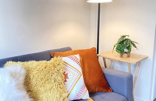Corby House | Towcester House - Spacious 3 Bedrooms, Garden, Free Parking, Smart TV