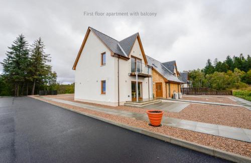 Torlundy Apartment | Tower Ridge Courtyard