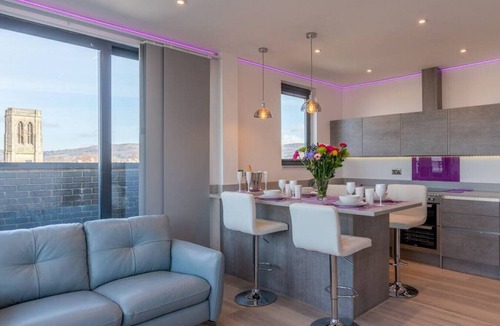 Cheltenham Condo | Town Centre Penthouse with Hot Tub 22