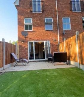 Eaton Socon House | Town Centre spacious 4 bed town house