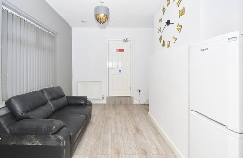 Crewe House | Townhouse @ 115 Walthall Street - Double Ensuite