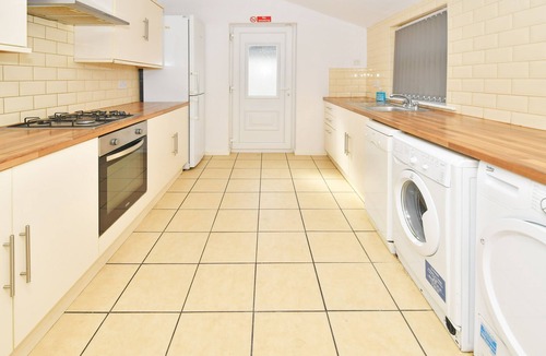 Crewe House | Townhouse @ 115 Walthall Street - Double Ensuite