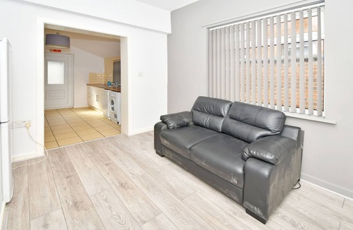 Crewe House | Townhouse @ 115 Walthall Street - Double Ensuite