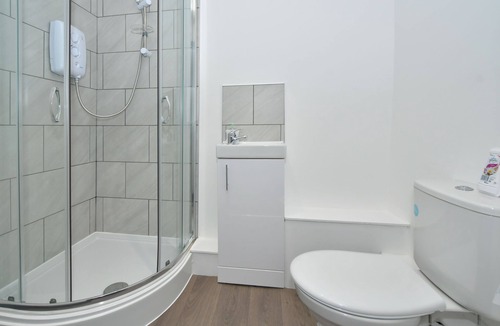 Hanley House | Townhouse @ 24 Brunswick Place - 6 Bedroom House