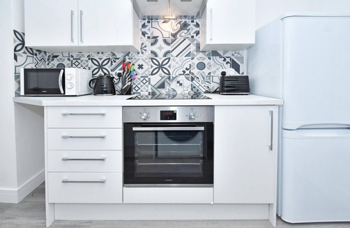 Crewe House | Townhouse @ 42 Minshull New Road Crewe - Single