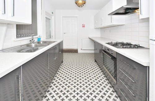 Crewe House | Townhouse @ Lord Street Crewe - Superior Double Ensuite With TV