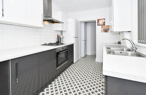 Crewe House | Townhouse @ Lord Street Crewe - Superior Single Ensuite With TV