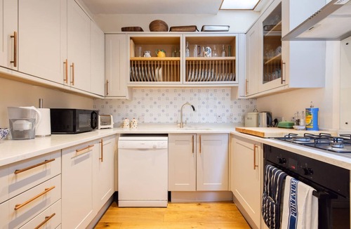 Lancaster Gate House | Traditional Treasure 3 Bedroom Home by Hyde Park