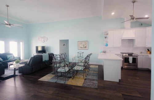 Treasure Cay House | Tranquil 4-bedroom 3-bath house with 50' boat dock in delightful Treasure Cay