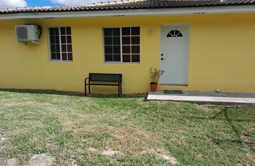 Lucaya Apartment | Tranquil and peaciful vacation get away. Near shopping and entertainment areas