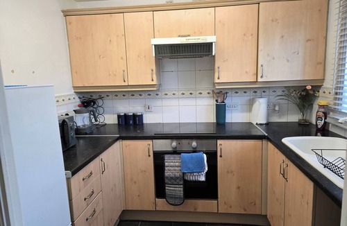 Featherstone House | Tranquil Getaway in Wolverhampton - Perfect for Relaxation
