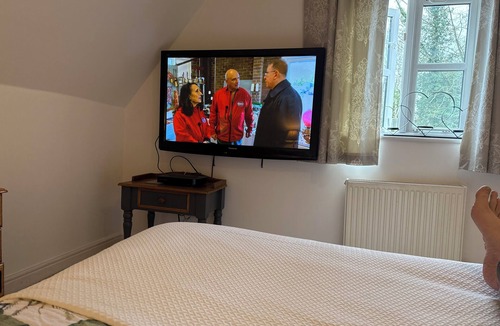 Silsoe House | Tranquil Guest Room Retreat in Silsoe with Woodland Views