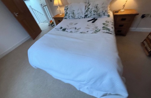 Silsoe House | Tranquil Guest Room Retreat in Silsoe with Woodland Views