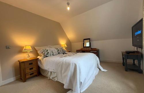 Silsoe House | Tranquil Guest Room Retreat in Silsoe with Woodland Views