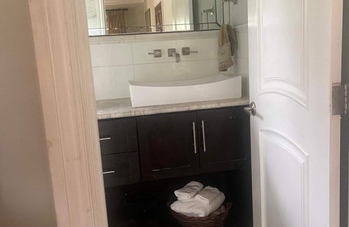 Coral Harbour House | Tranquil Guest Suite in Coral Harbour (Near Albany & Airport)