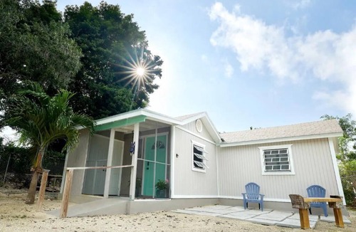 Nassau Cottage | Tranquil Haven: The Grey Cottage