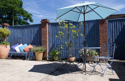 Sway House | Tranquil, relaxing Rushcroft Farm is in the beautiful New Forest National Park