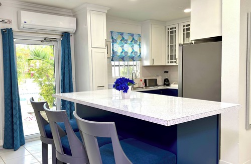 Nassau House | Tre'Tel Home Away #2, Centrally located, 5-minute Walk To The Beach 1600 sq. ft.