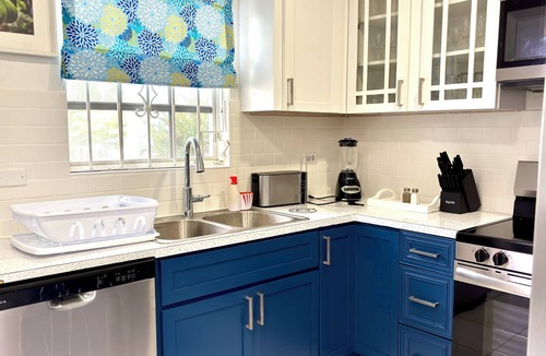Nassau House | Tre'Tel Home Away #2, Centrally located, 5-minute Walk To The Beach 1600 sq. ft.