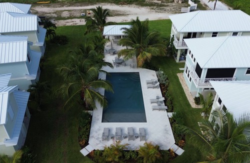 Treasure Cay House | Treasure Cay Getaway with BOAT DOCK! 4 bedroom, pool, & bbq Cabana