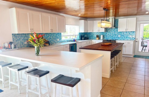 South Palmetto Point House | Trela Sands 8 Bedroom Whole House with a generator, right on a sandy beach