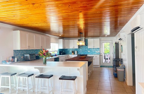 South Palmetto Point House | Trela Sands 8 Bedroom Whole House with a generator, right on a sandy beach