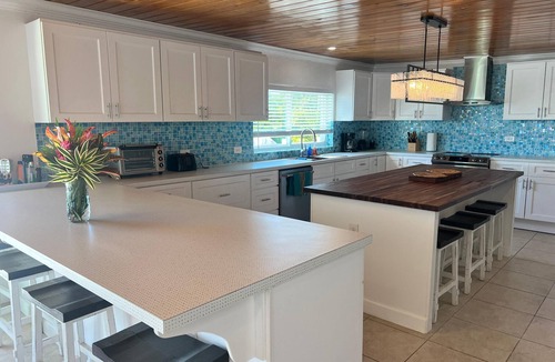 South Palmetto Point House | Trela Sands 8 Bedroom Whole House with a generator, right on a sandy beach