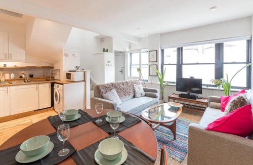 Kensal Green House | Trendy 3 bed house 5 min walk to Kensal Green tube