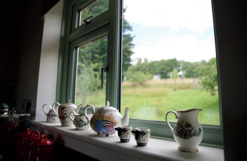 Tring Cottage | Tring Grange Cottage - Sleeps 2 - Onsite Parking