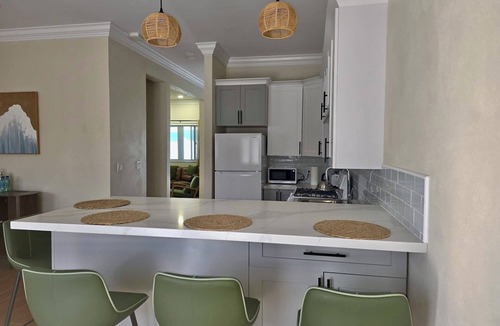 Gambier House | Tropical Oasis 2BR Townhouse Unit 2 Minutes from Airport & Beach
