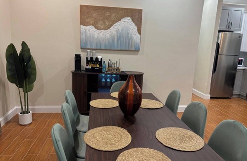 Nassau Apartment | Tropical Oasis 2BR Townhouse Unit 3 Minutes from Airport & Beach