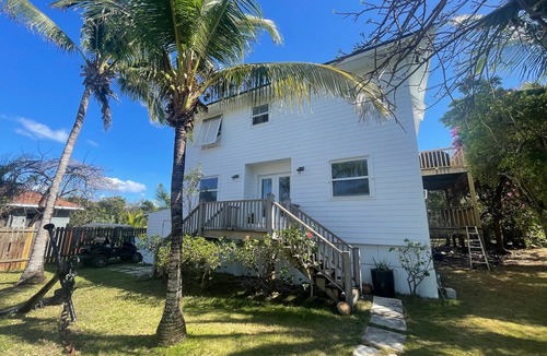 Dunmore Town House | Turning Tides - 5 bedroom house in Harbour Island with WiFi, AC and generator.