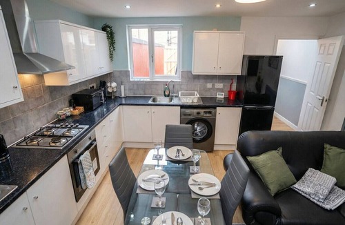 Manchester Apartment | Two-bedroom base with wifi, Ethernet and easy access