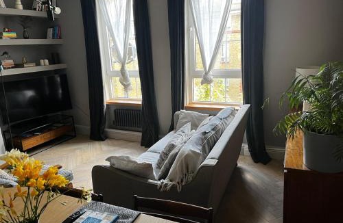 Rotherhithe Apartment | Two Bedroom Riverside Apartment in Rotherhithe Village