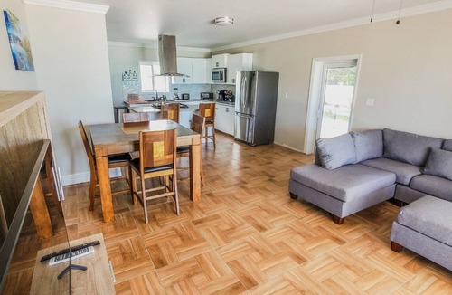 Steventon House | Two bedroom two bathroom beach house located 10 steps from the beach